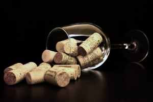 cork-bowls-wine-glass-of-wine
